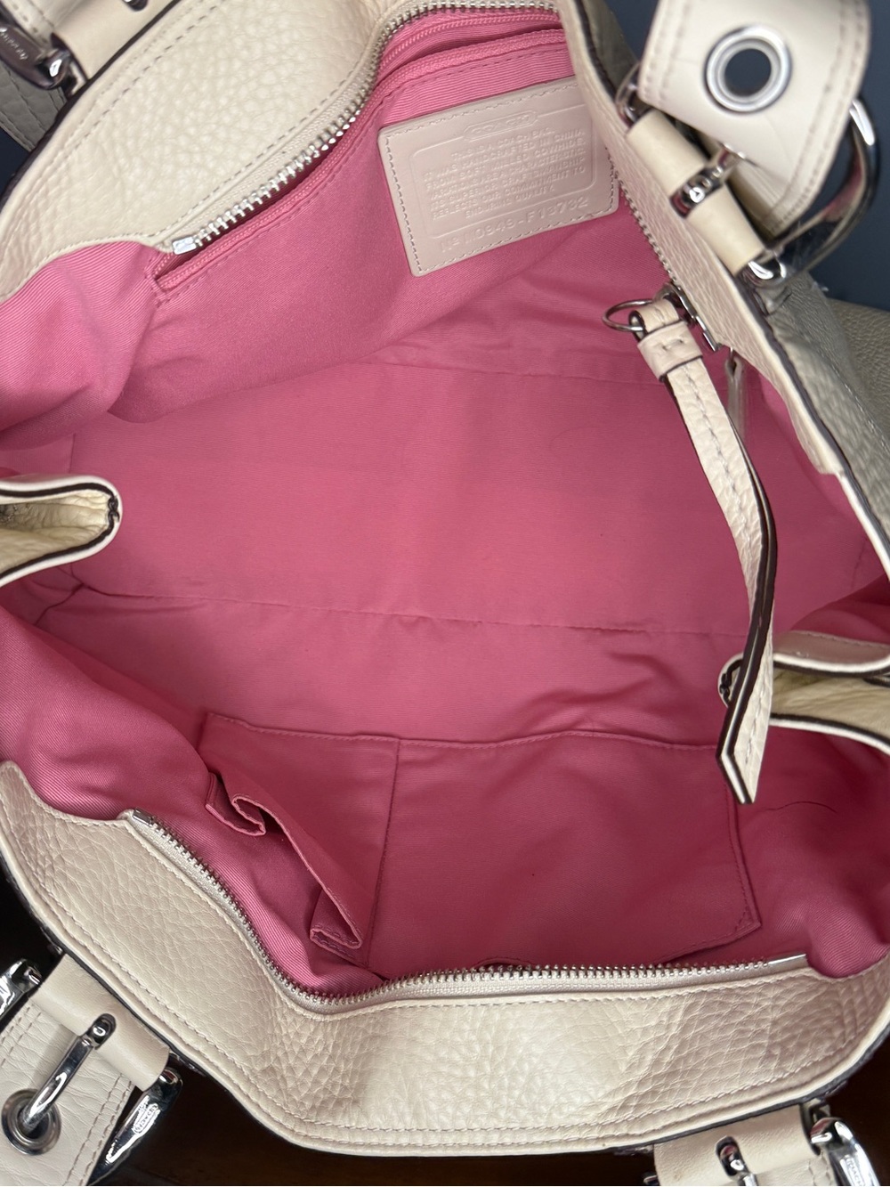 Coach Cream Leather Shoulder Bag with Silver Hardware - Picture 7 of 10